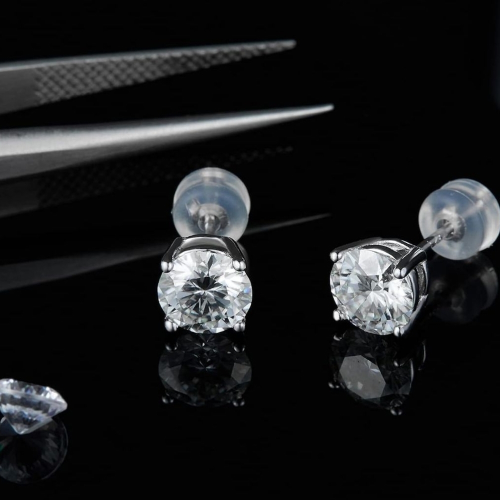 Sparkly QZ Sterling Silver Stud Earrings - Picture 4 of 5